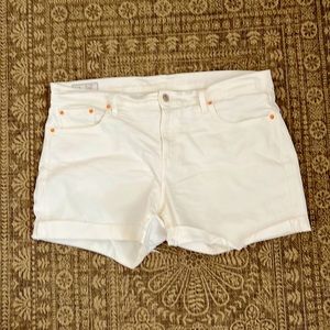 Gap whit shorts
